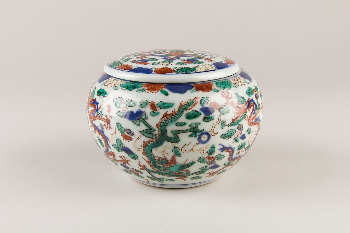 Covered bowl with dragons, Porcelain painted in overglaze polychrome enamels (Jingdezhen ware), China
