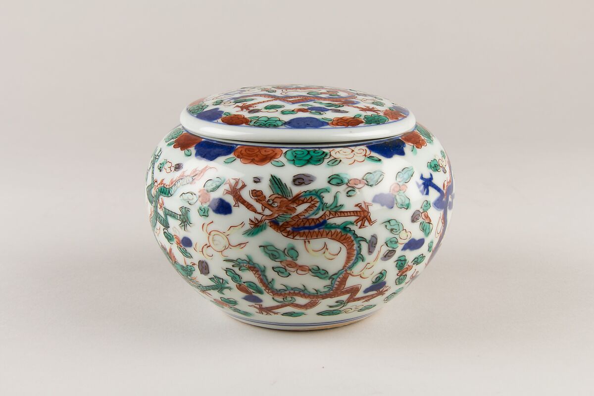 Covered bowl with dragons, Porcelain painted in overglaze polychrome enamels (Jingdezhen ware), China