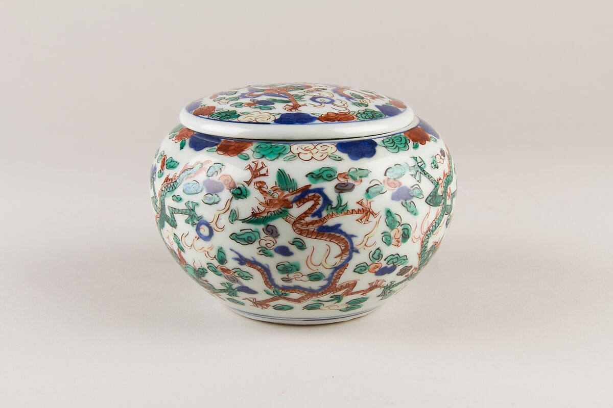 Covered bowl with dragons, Porcelain painted in overglaze polychrome enamels (Jingdezhen ware), China