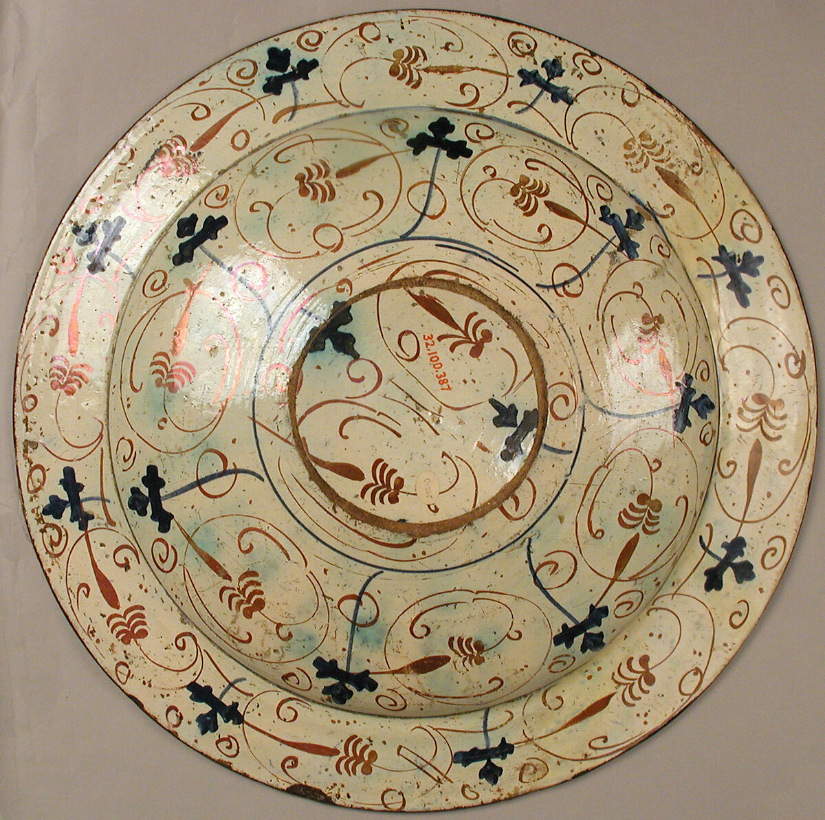 Dish, Tin-glazed earthenware, Spanish