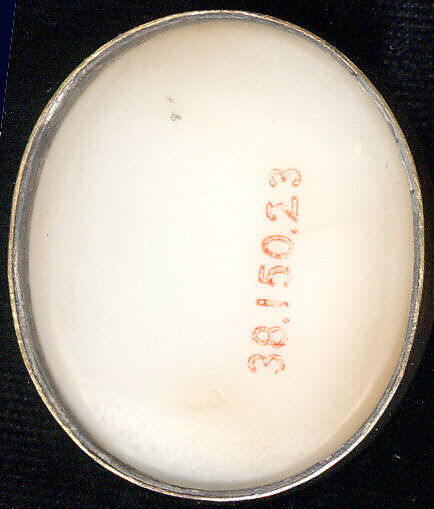 Cameo with Hercules and the Nemean Lion within a Garland, Sardonyx with modern gold frame, South Italian