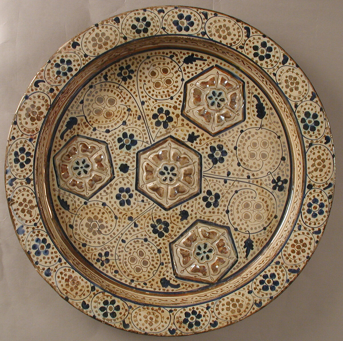Dish, Tin-glazed earthenware, Spanish