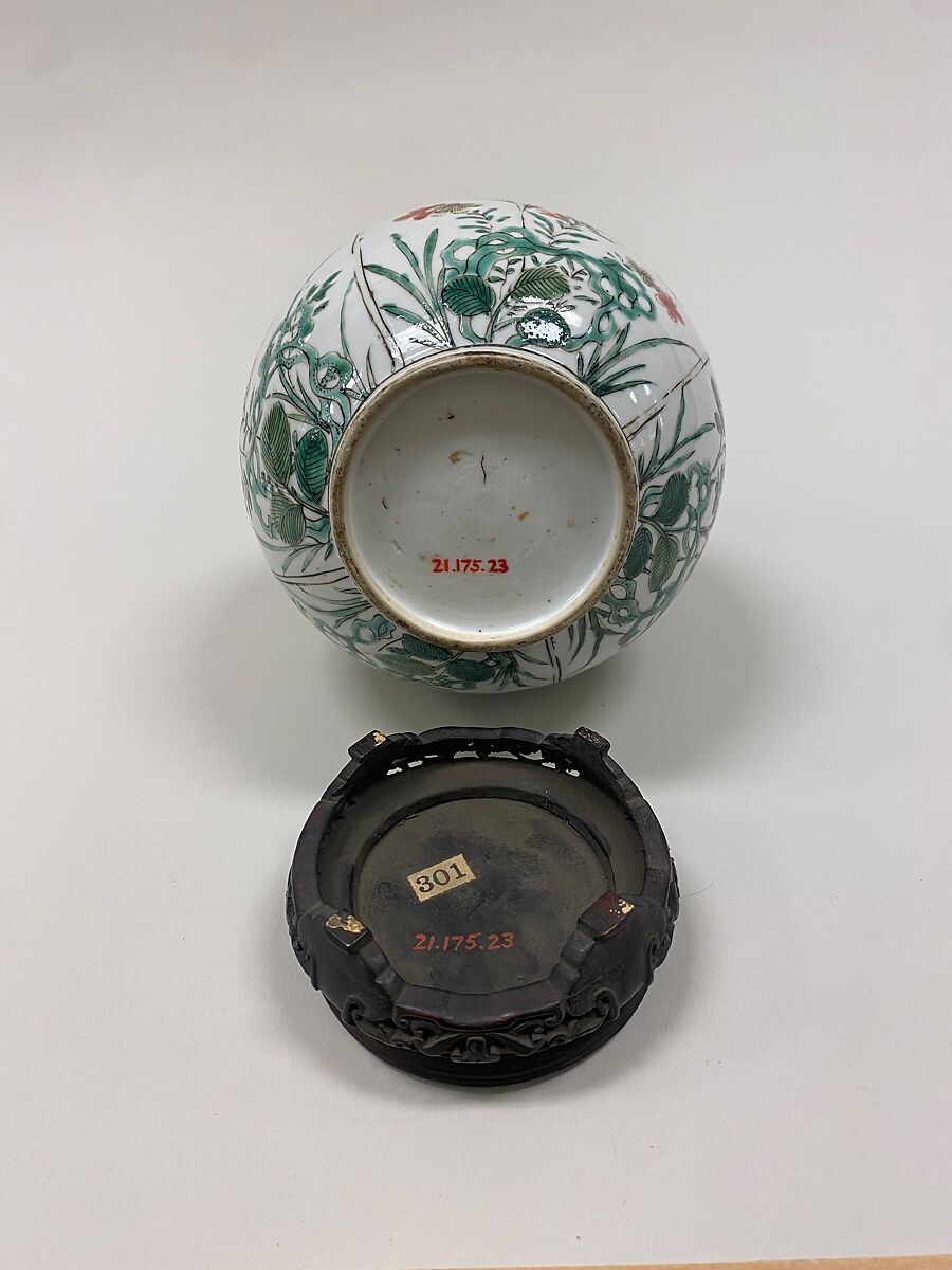 Vase with flowers, Porcelain painted in overglaze polychrome enamels (Jingdezhen ware), China