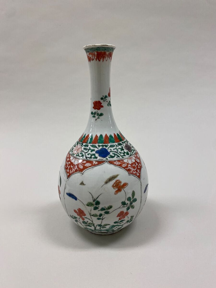 Vase with flowers, Porcelain painted in overglaze polychrome enamels (Jingdezhen ware), China 