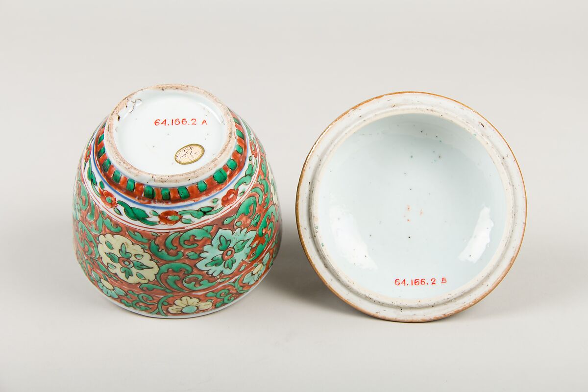 Covered jar with floral patterns (one of a pair), Porcelain painted in overglaze polychrome enamels (Jingdezhen ware), China