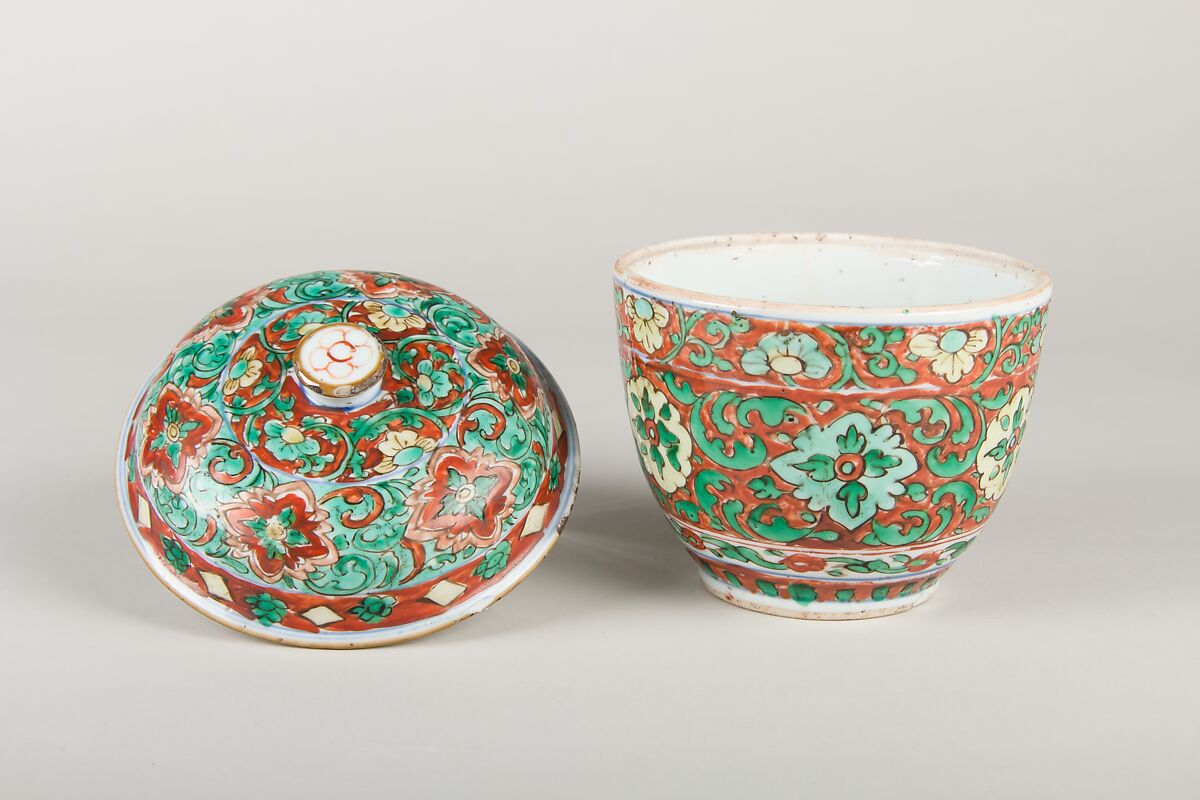Covered jar with floral patterns (one of a pair), Porcelain painted in overglaze polychrome enamels (Jingdezhen ware), China