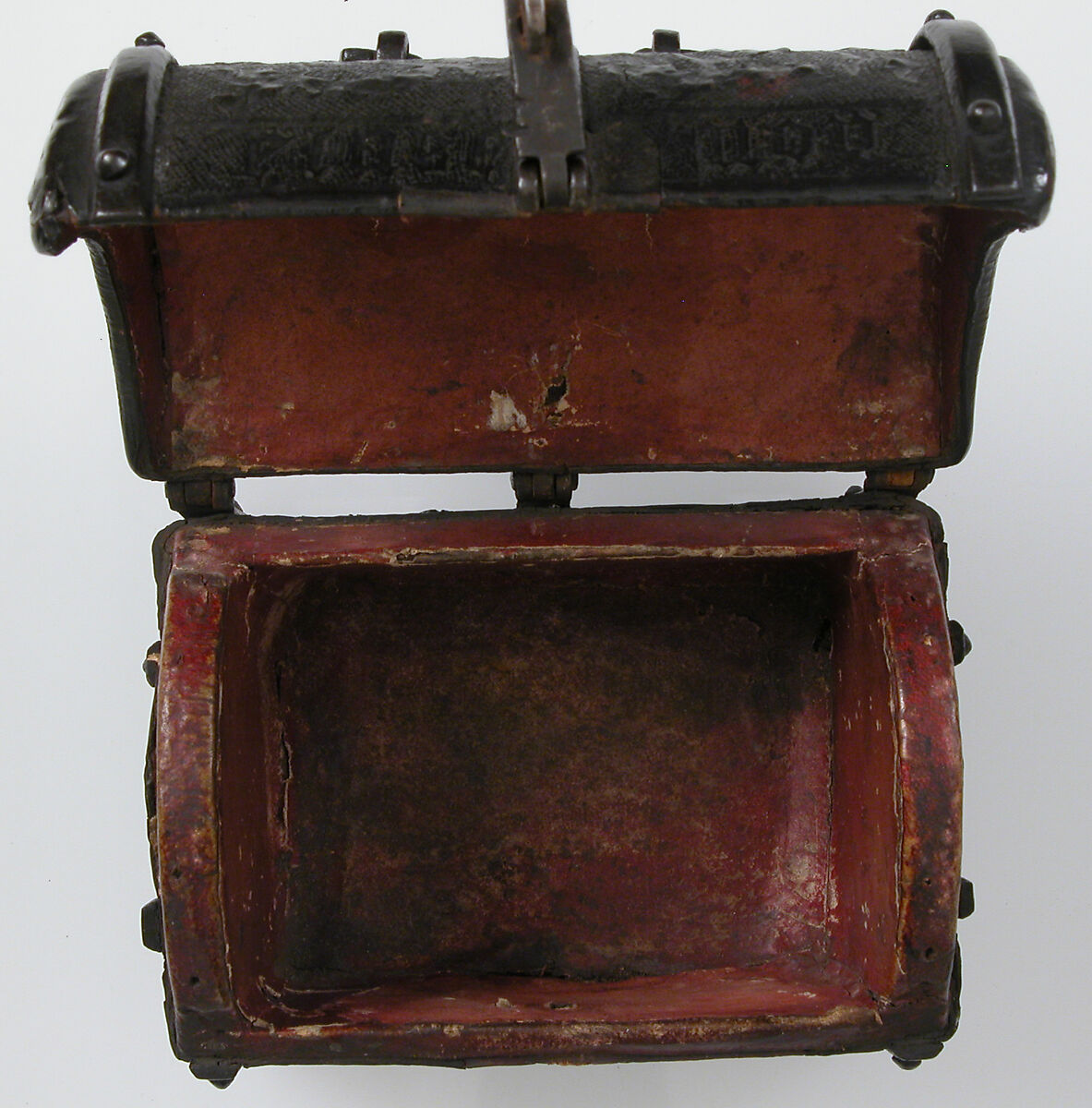 Coffret, Cuir bouilli (tooled leather), iron fittings, wood core, parchment lining, European