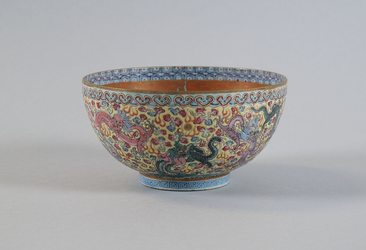 Bowl with dragons, Porcelain painted in overglaze polychrome enamels (Jingdezhen ware), China