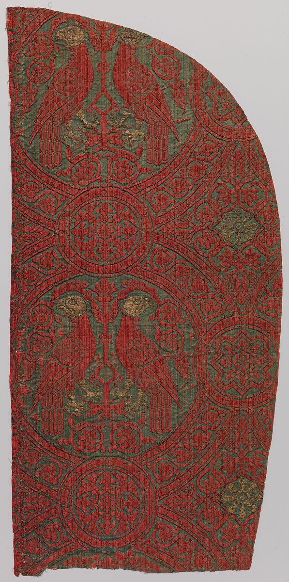 Woven Silk with Paired Parrots in Roundels, Silk and gilt metal thread on silk, warp-faced plain-weave foundation, weft-faced plain-weave pattern, Sicilian (?) 