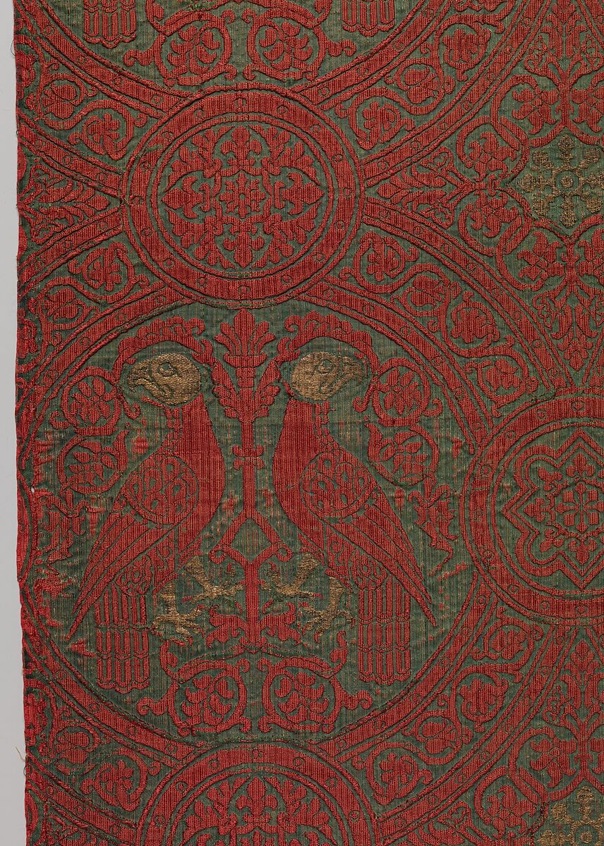 Woven Silk with Paired Parrots in Roundels, Silk and gilt metal thread on silk, warp-faced plain-weave foundation, weft-faced plain-weave pattern, Sicilian (?)