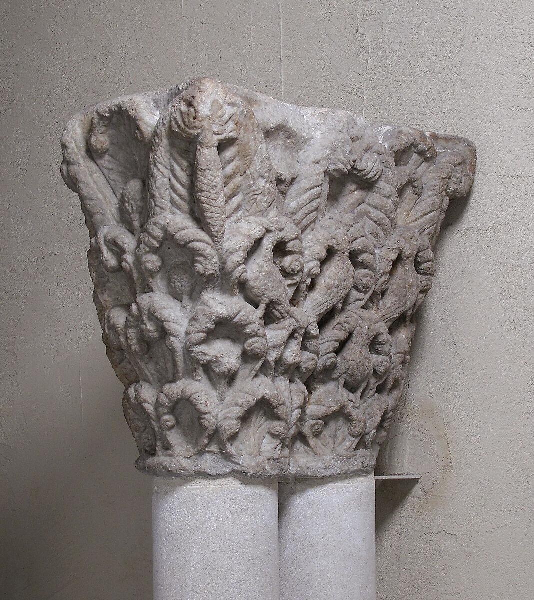 Double Capital with Birds, Marble, French 