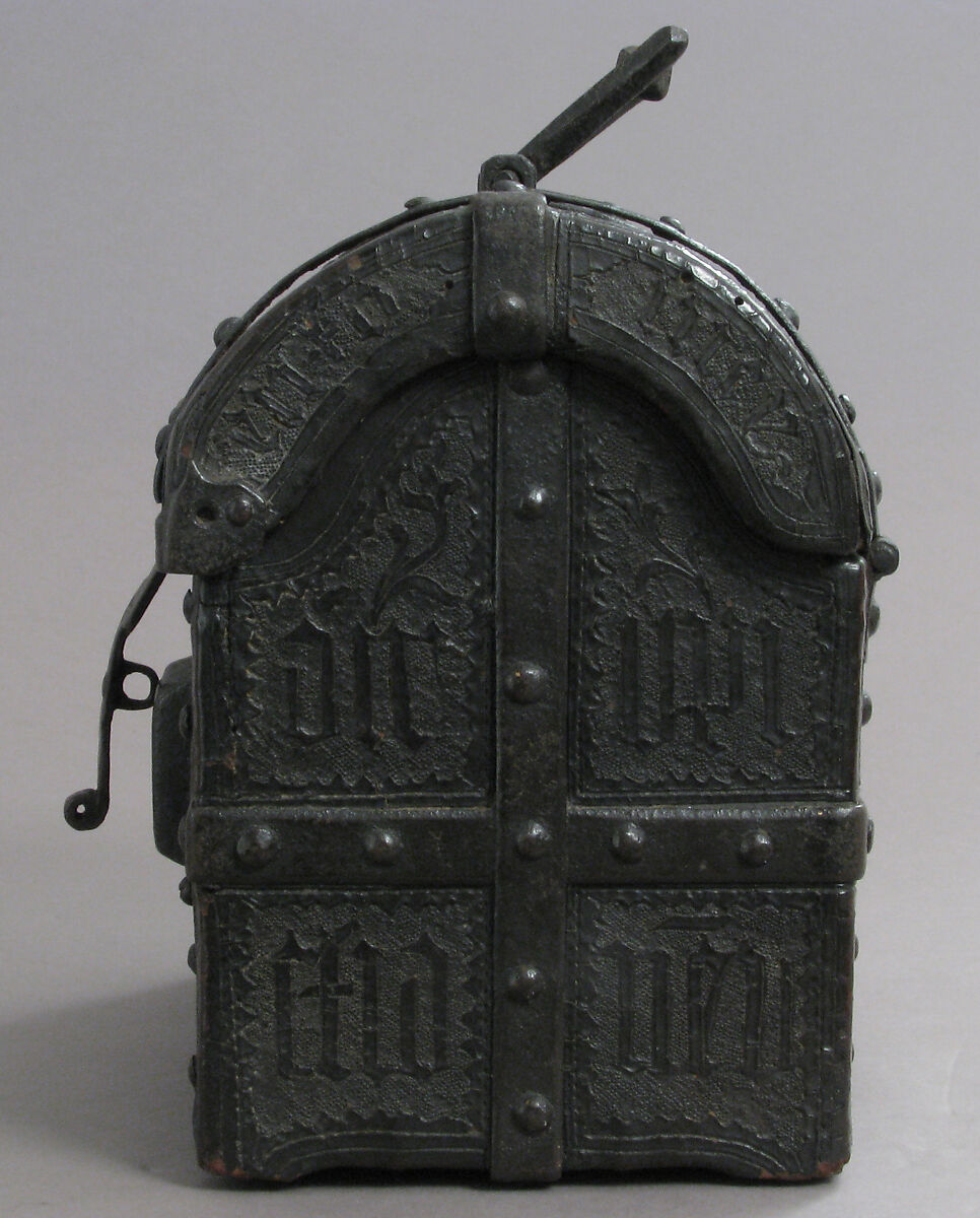 Coffret, Cuir bouilli (tooled leather), iron fittings, wood core, French
