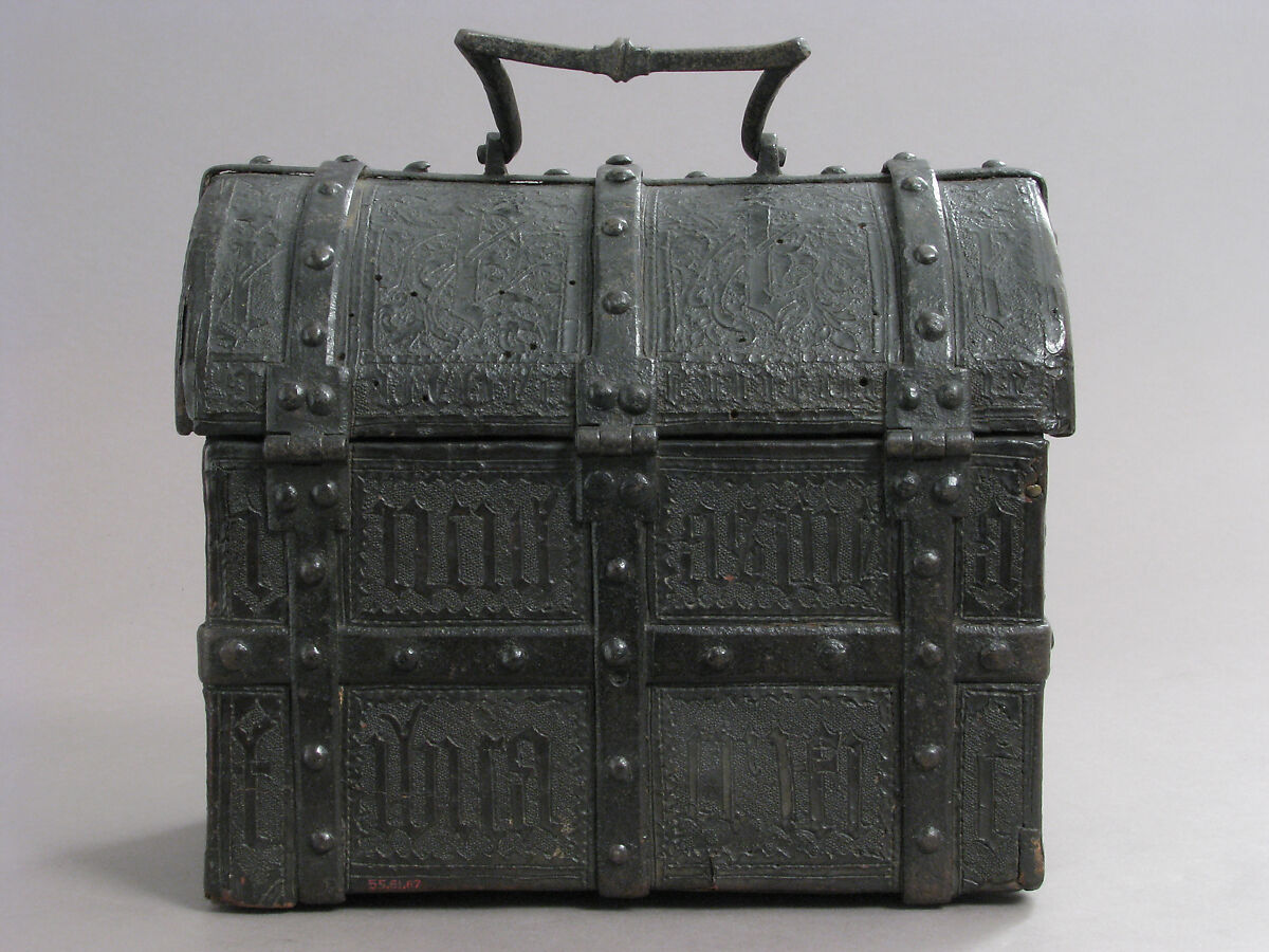 Coffret, Cuir bouilli (tooled leather), iron fittings, wood core, French