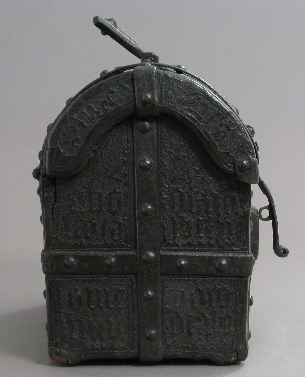 Coffret, Cuir bouilli (tooled leather), iron fittings, wood core, French