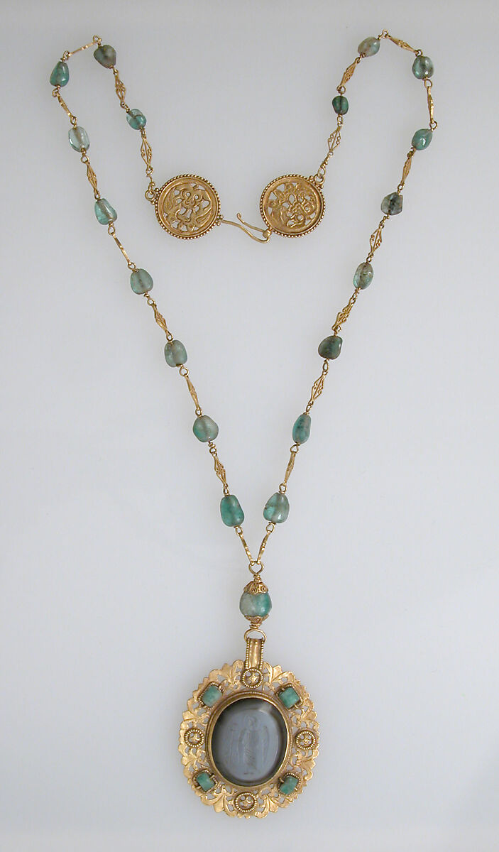 Necklace, Gold, emeralds & agate intaglio, Byzantine (?) 