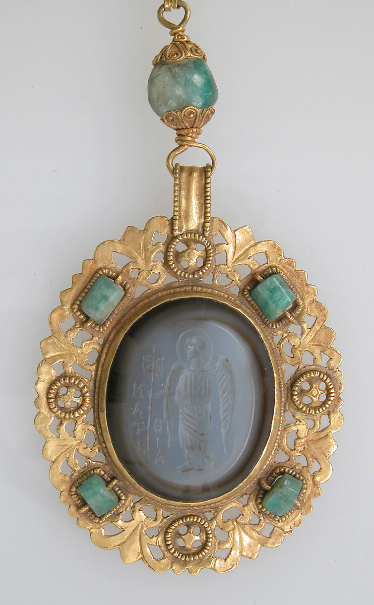 Necklace, Gold, emeralds & agate intaglio, Byzantine (?)