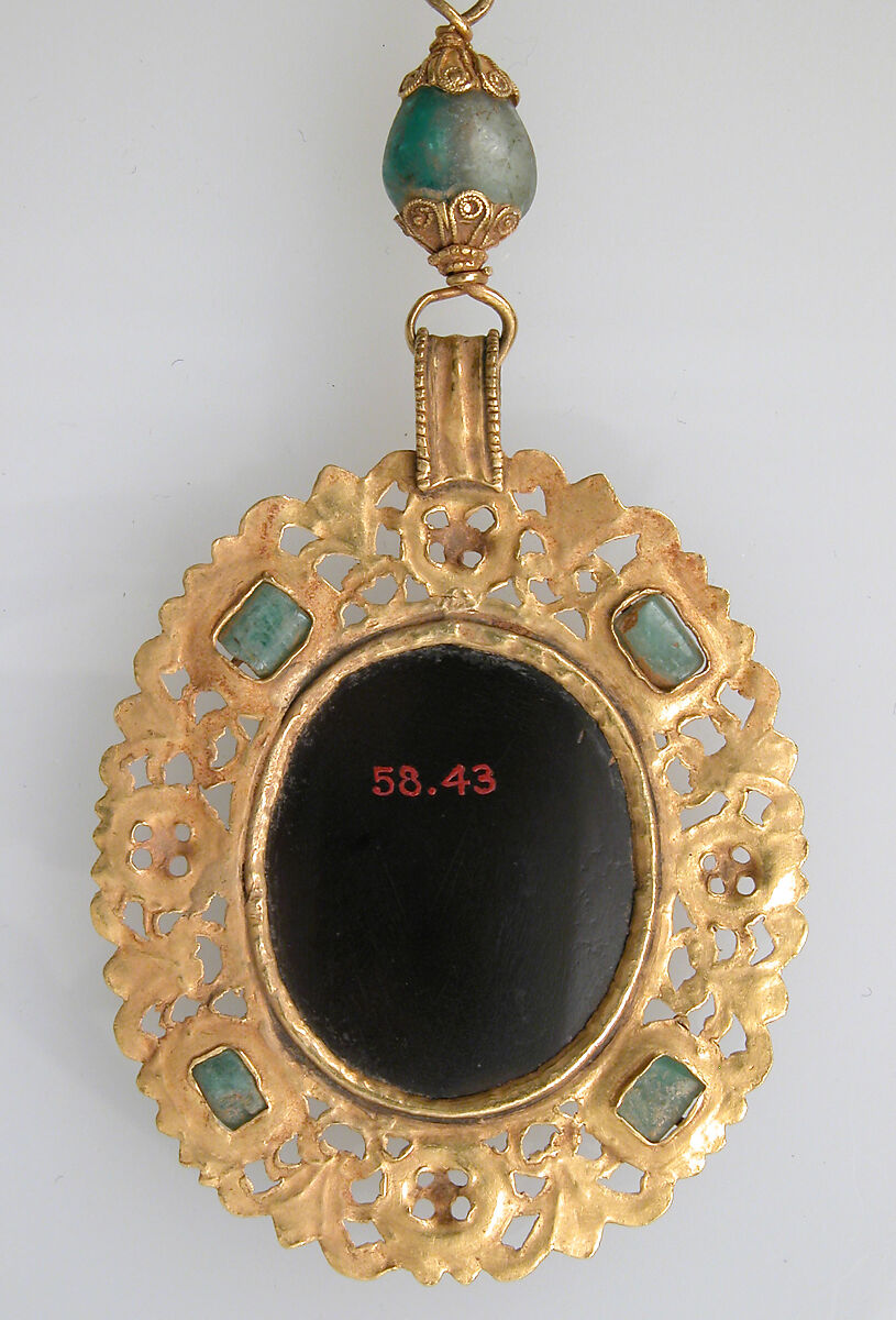Necklace, Gold, emeralds & agate intaglio, Byzantine (?)