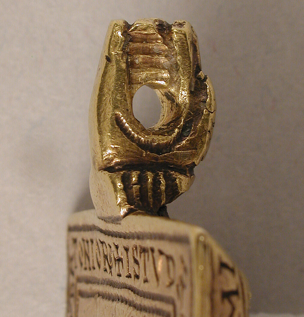 Reliquary Pendant with Queen Margaret of Sicily Blessed by Bishop Reginald of Bath, Gold, British