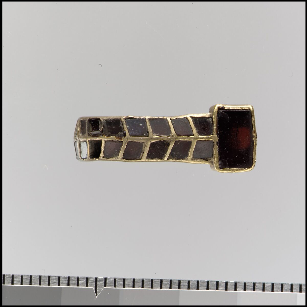Tongue from a buckle, Gold, garnets, red glass., Ostrogothic