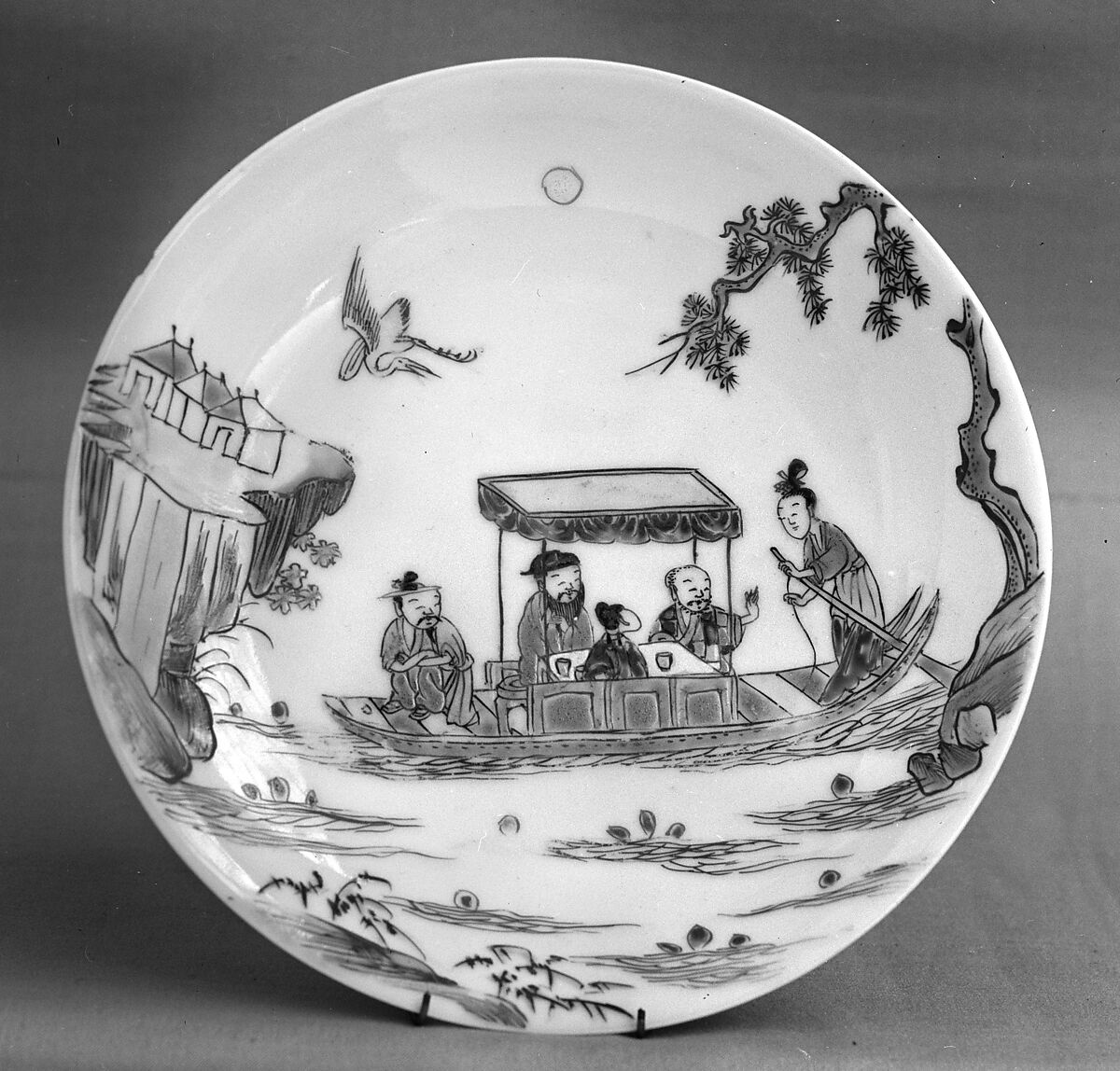Saucer with figures in boat, Porcelain painted in overglaze polychrome enamels (Jingdezhen ware), China 