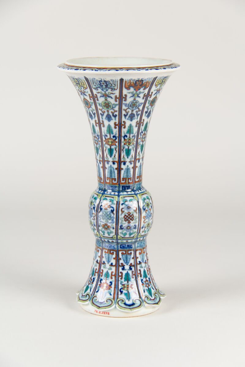 Vase, Porcelain painted in underglaze cobalt blue and overglaze polychrome enamels (Jingdezhen ware), China