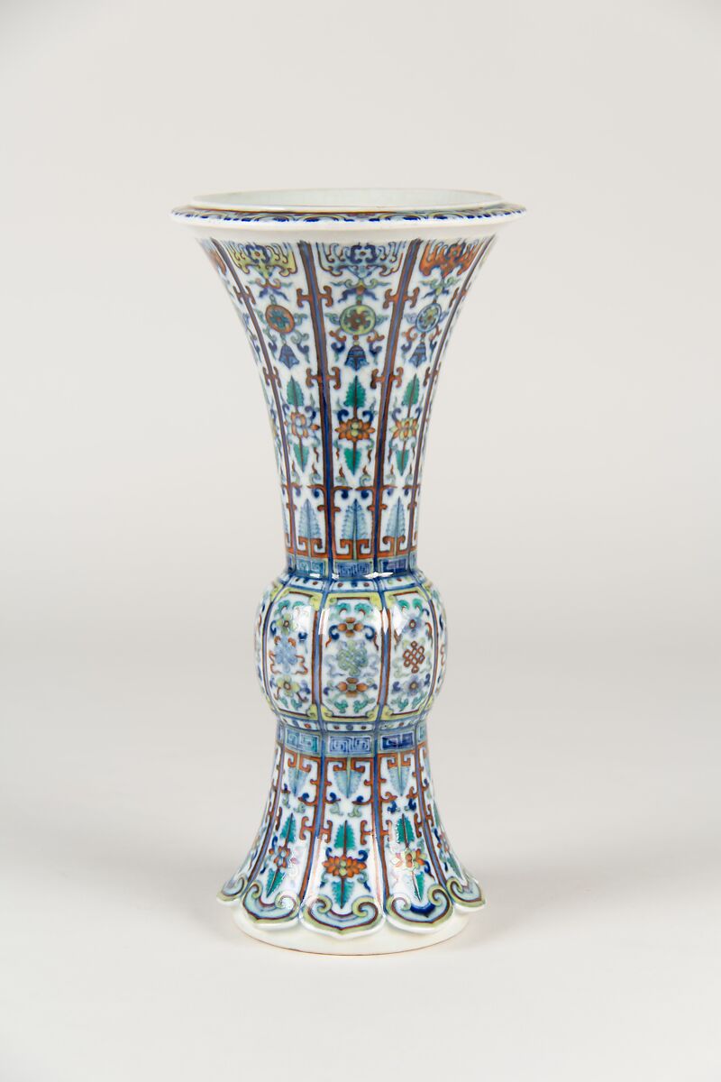 Vase, Porcelain painted in underglaze cobalt blue and overglaze polychrome enamels (Jingdezhen ware), China 