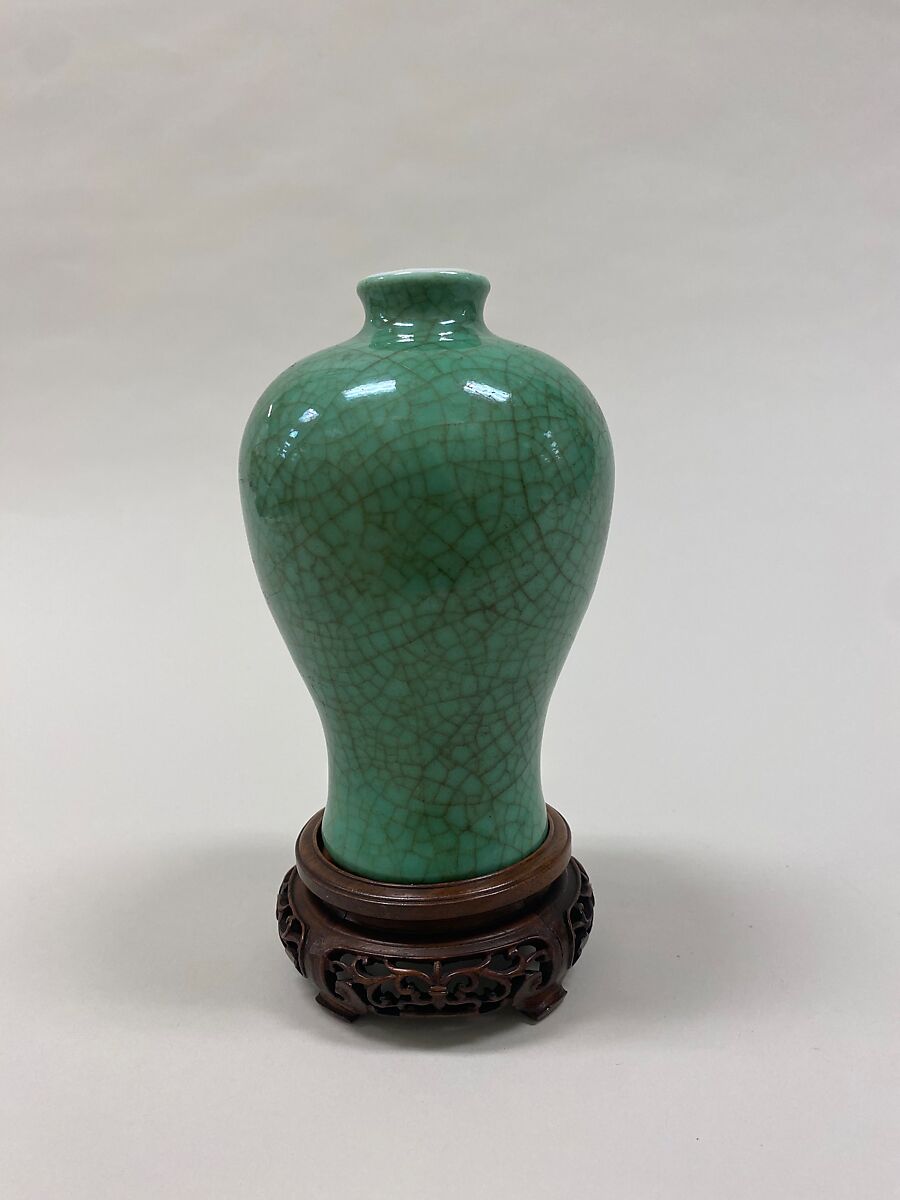 Meiping vase, Porcelain with crackled green glaze (Jingdezhen ware), China 
