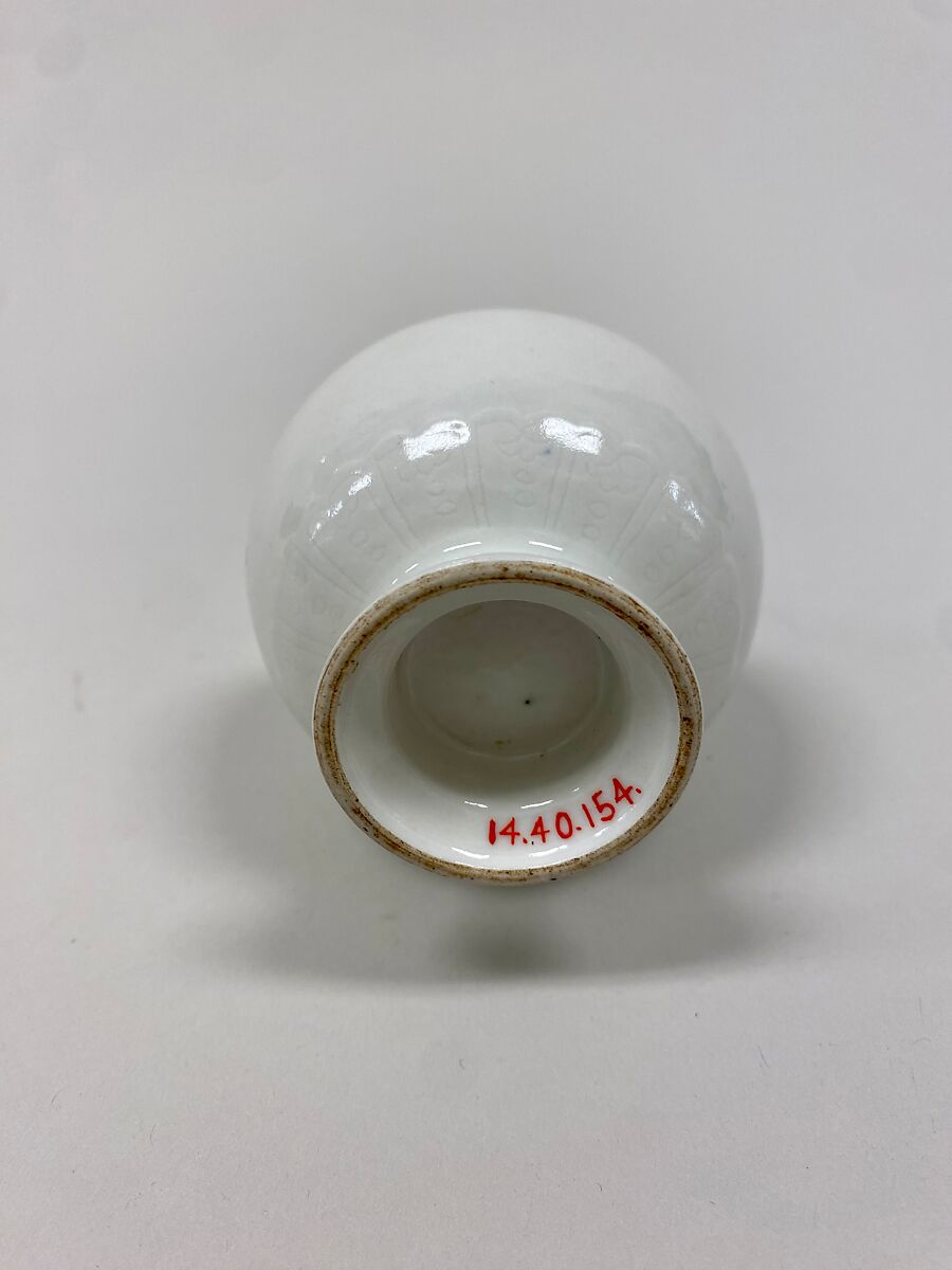 Vase with floral patterns, Porcelain with underglaze incised decoration (Jingdezhen ware), China