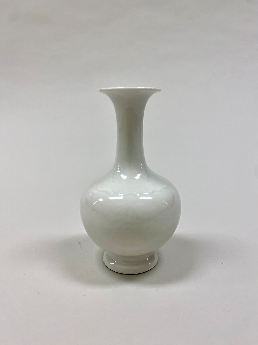 Vase with floral patterns, Porcelain with underglaze incised decoration (Jingdezhen ware), China 