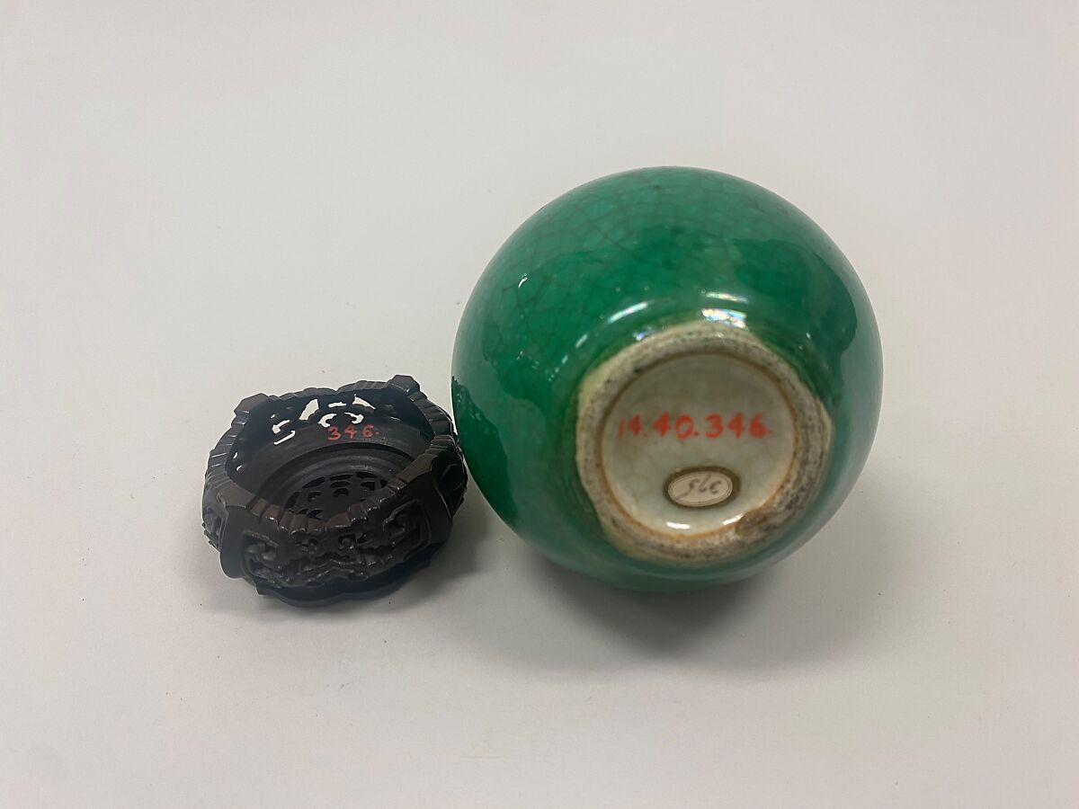 Bottle vase, Porcelain with crackled green glaze (Jingdezhen ware), China