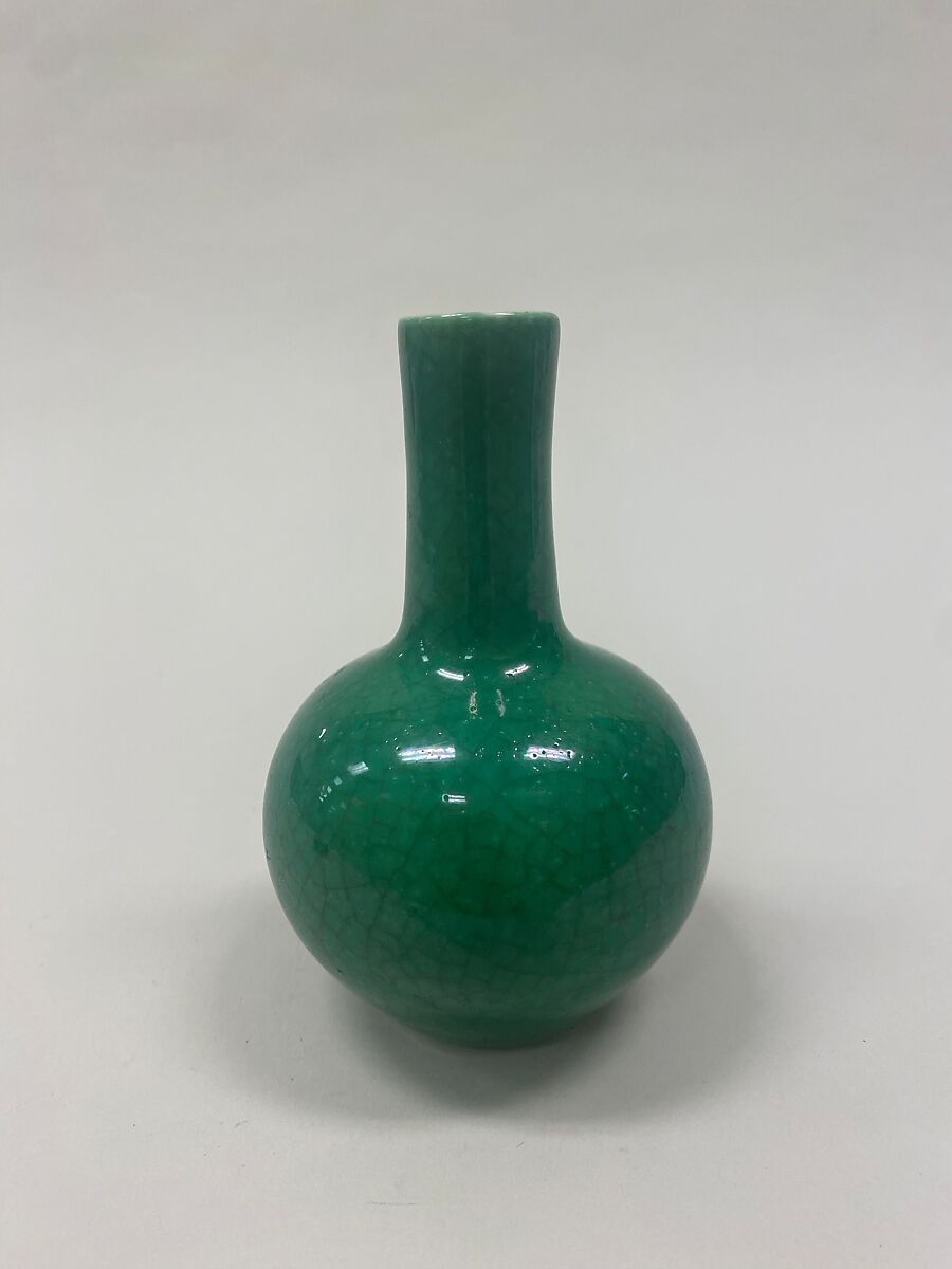 Bottle vase, Porcelain with crackled green glaze (Jingdezhen ware), China