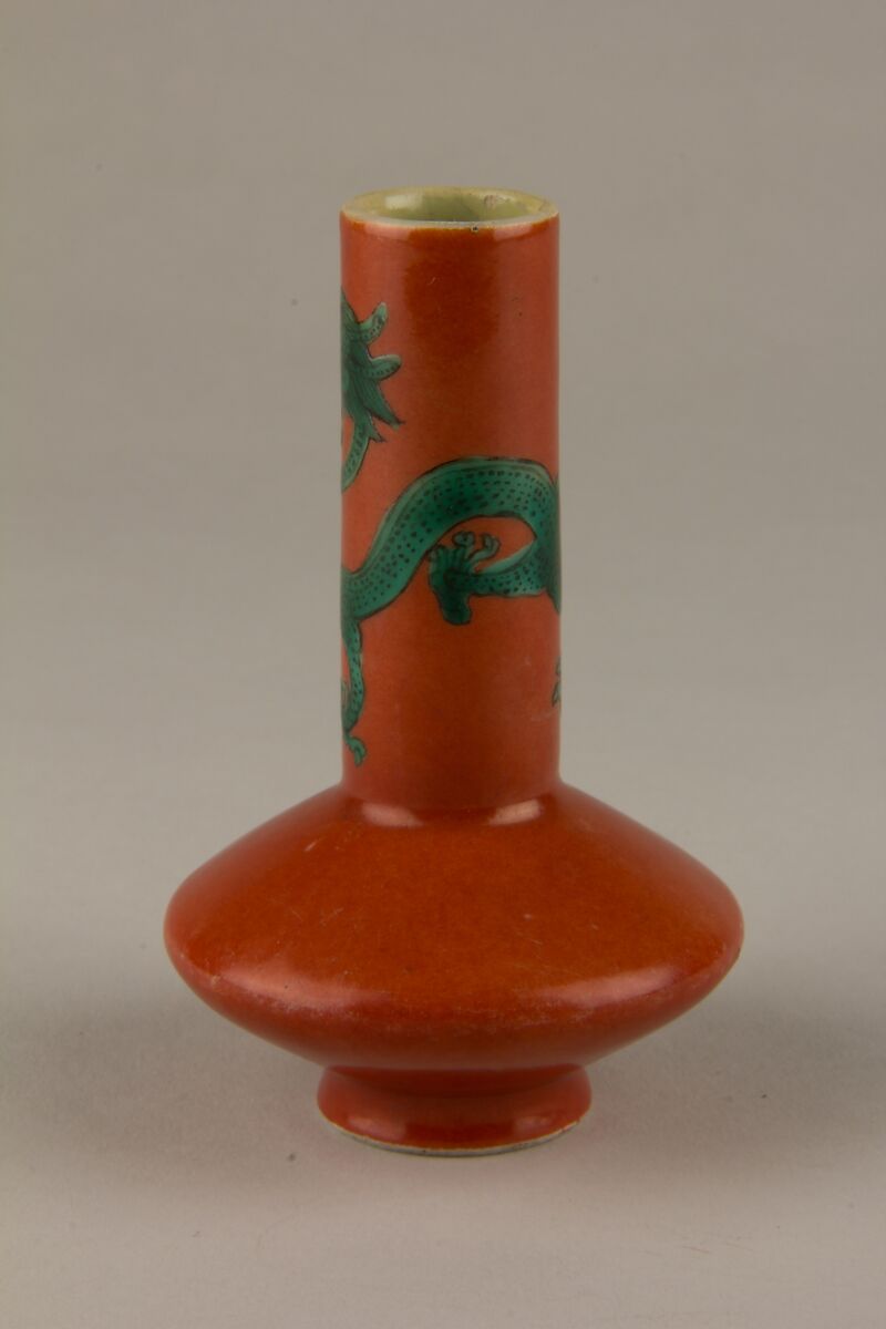 Bottle vase with dragon, Porcelain painted in red and green enamels (Jingdezhen ware), China