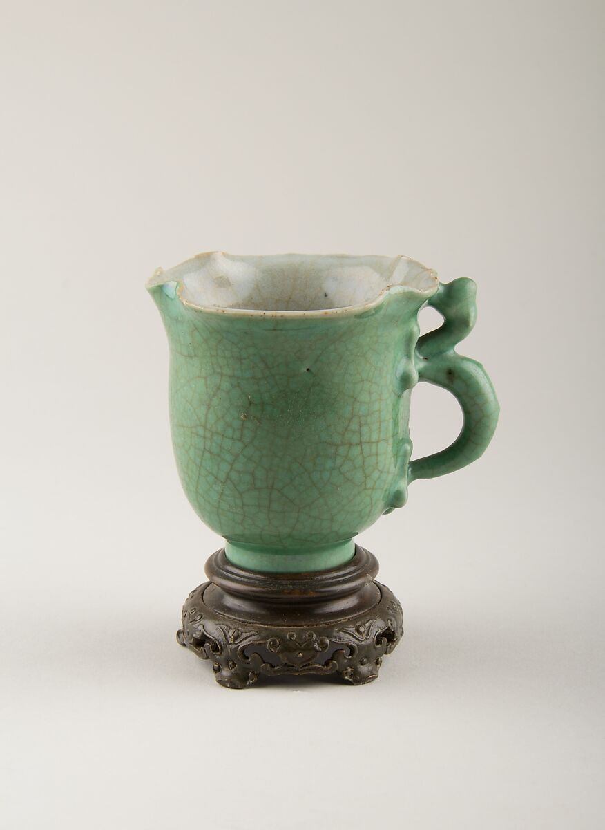 Cup, Porcelain with green and grey glazes over brown crackle, China 