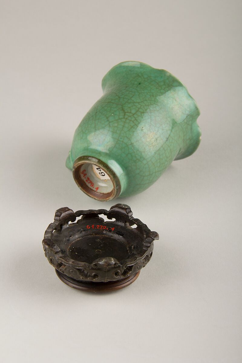 Cup, Porcelain with green and grey glazes over brown crackle, China