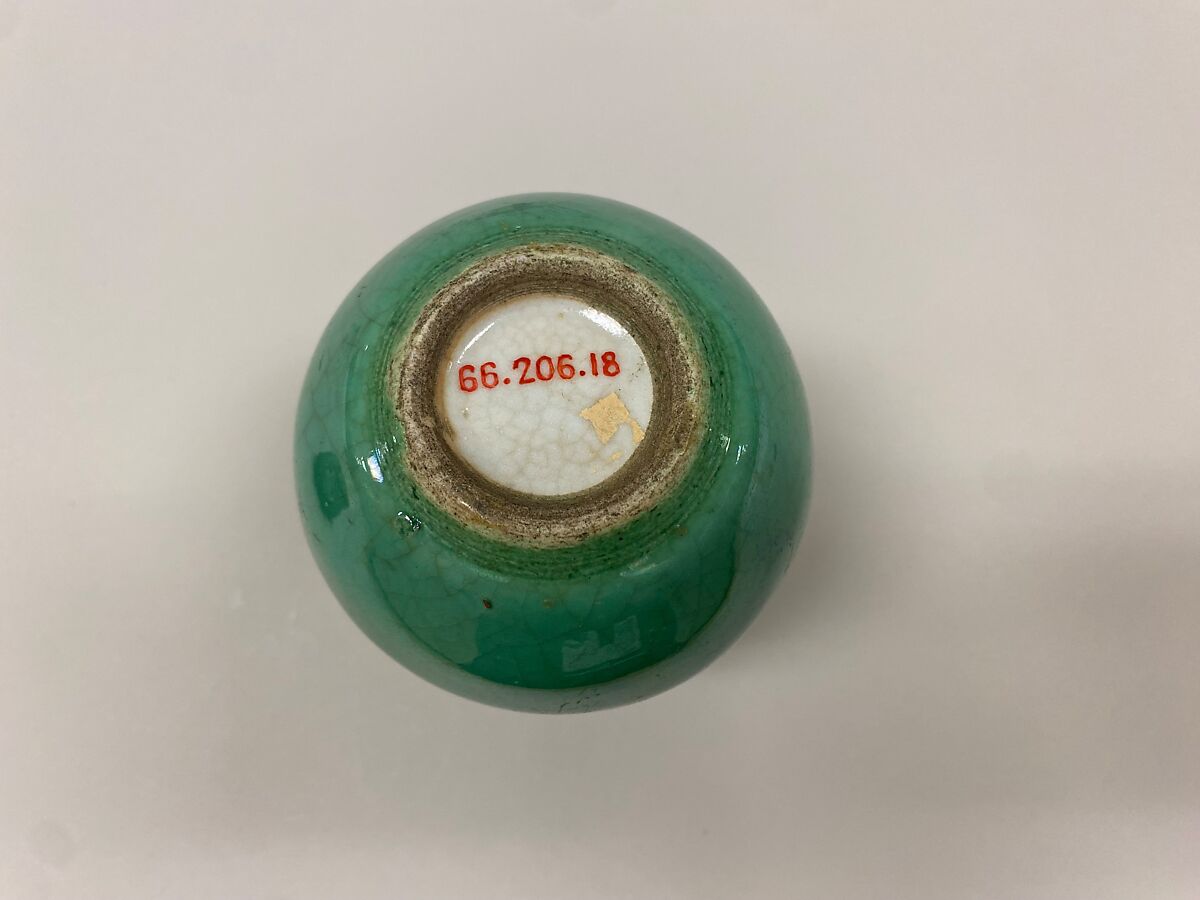 Bottle vase, Porcelain with crackled green glaze (Jingdezhen ware), China