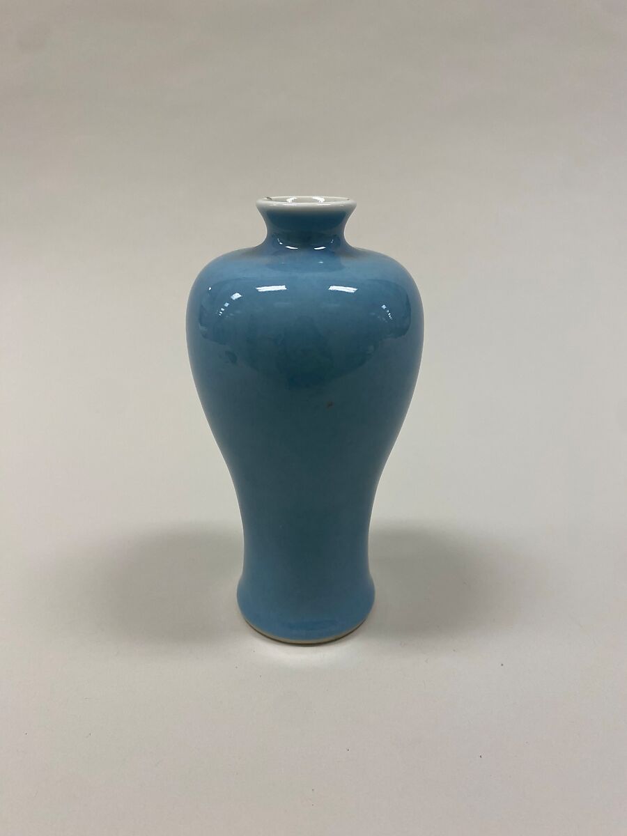 Meiping vase, Porcelain with clair de lune glaze (Jingdezhen ware), China 