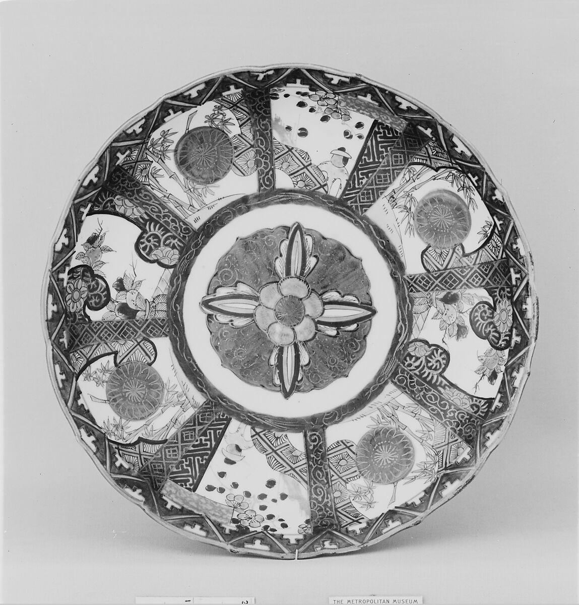 Plate, Porcelain with decorations under the glaze (Arita ware, Imari type), Japan 