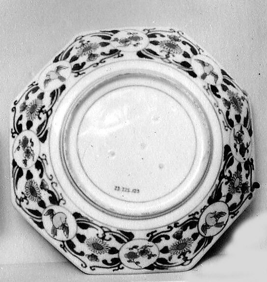 Plate, Porcelain decorated with enamels (Arita ware, Imari type), Japan 