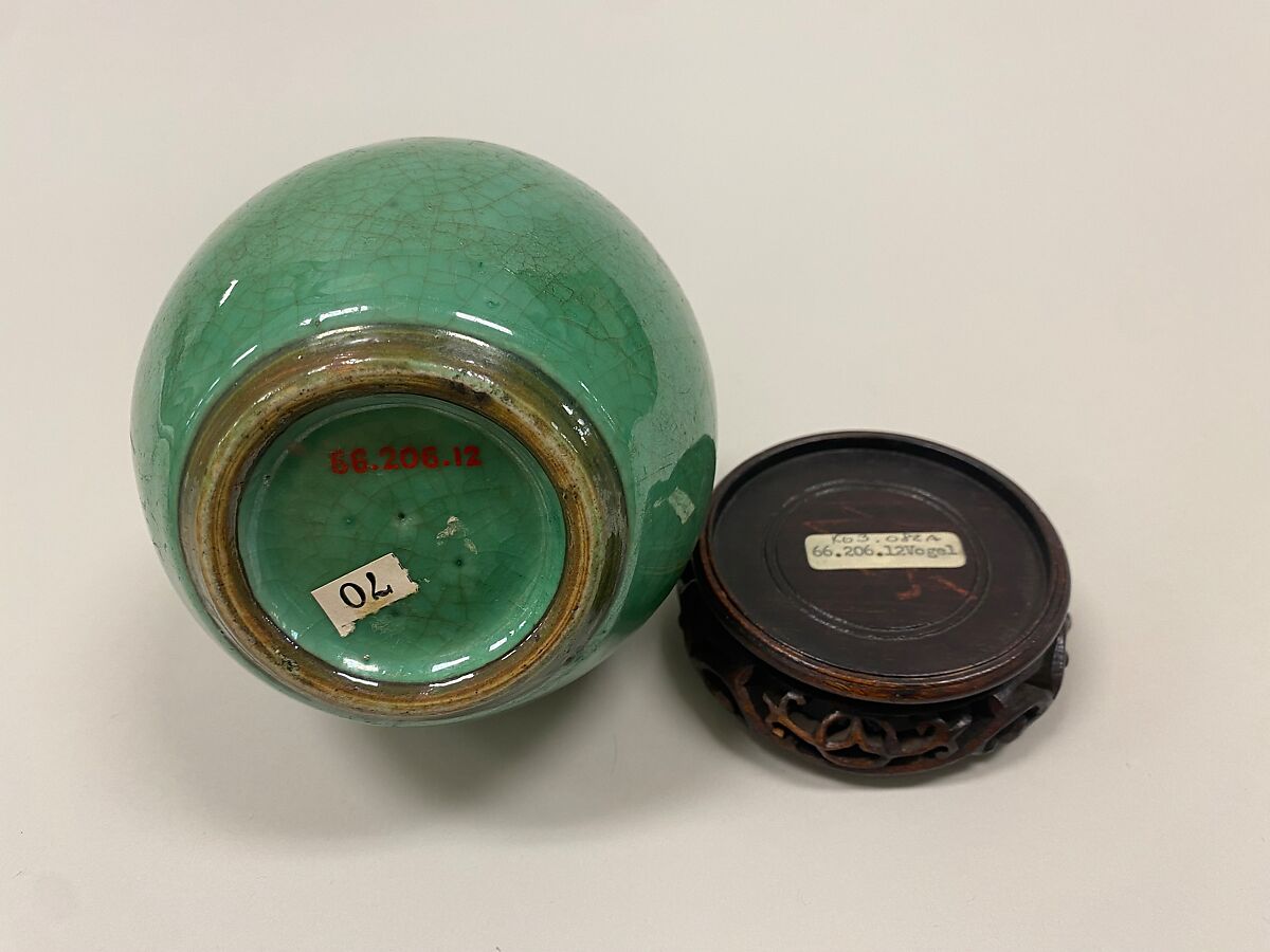 Vase, Porcelain with crackled green glaze (Jingdezhen ware), China