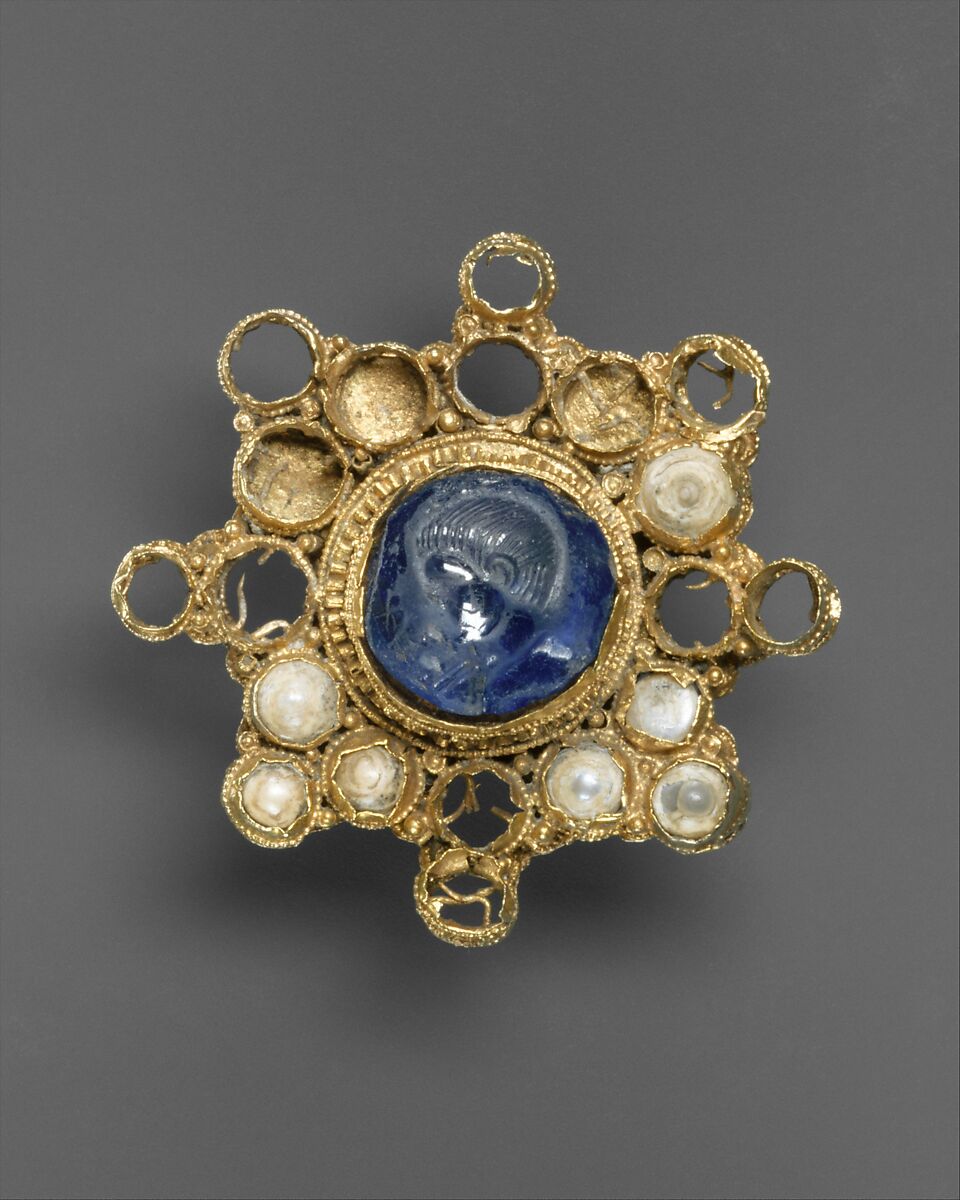 Brooch with Intaglio of an Emperor, Star sapphire, pearls, gold, Ottonian (Rhineland (?)) (setting); Byzantine (intaglio) 