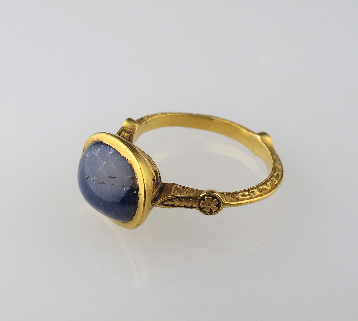 Finger Ring, Gold and sapphire, British 