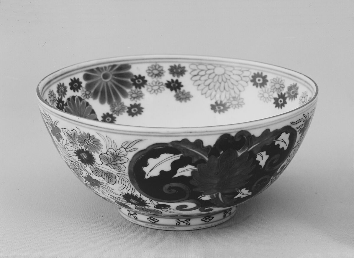 Bowl, White porcelain decorated with blue under the glaze, colored enamels (Arita ware), Japan 
