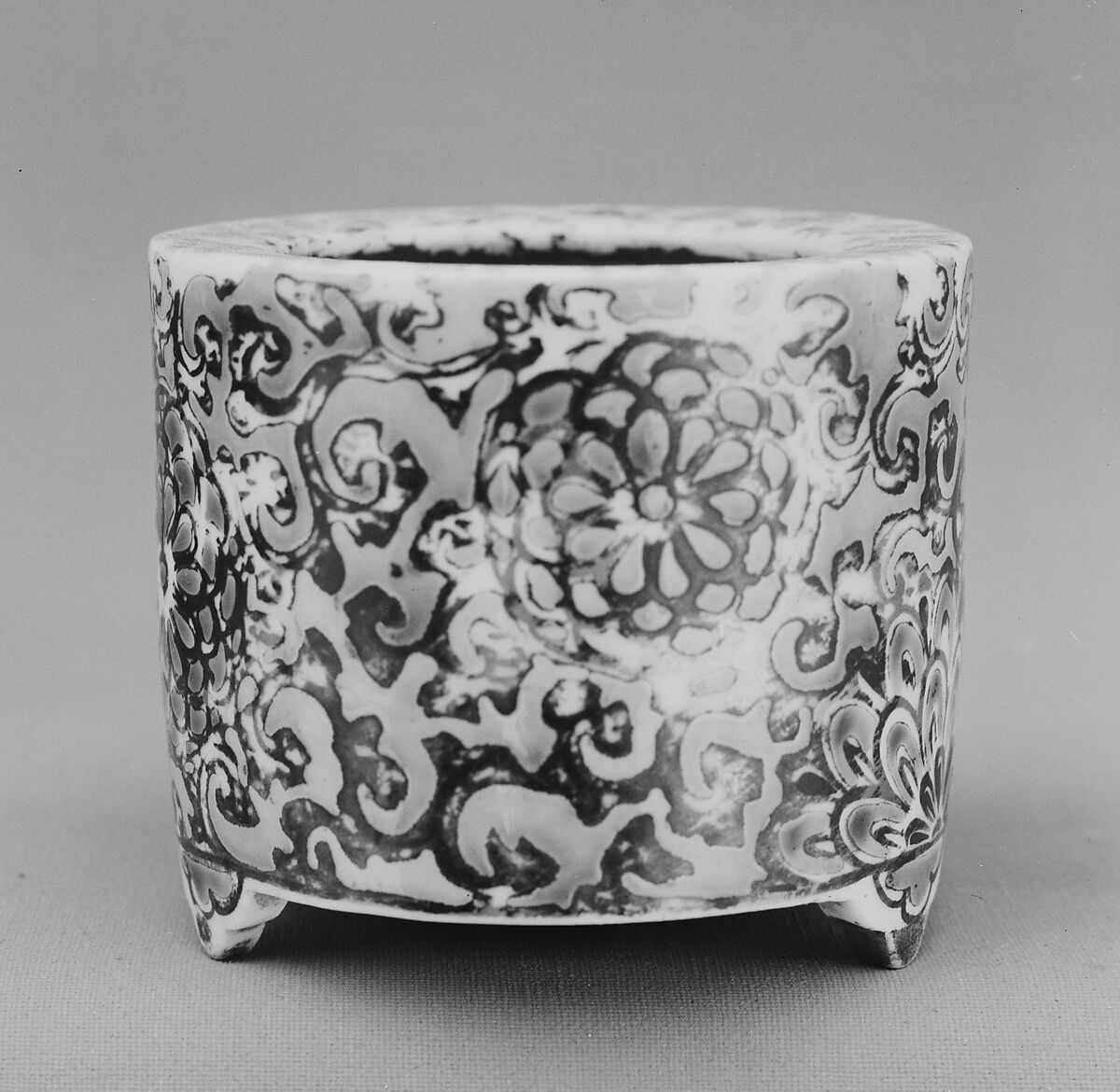 Incense Burner, White porcelain decorated with enamels and gold (Hizen ware, Kutani type), Japan 
