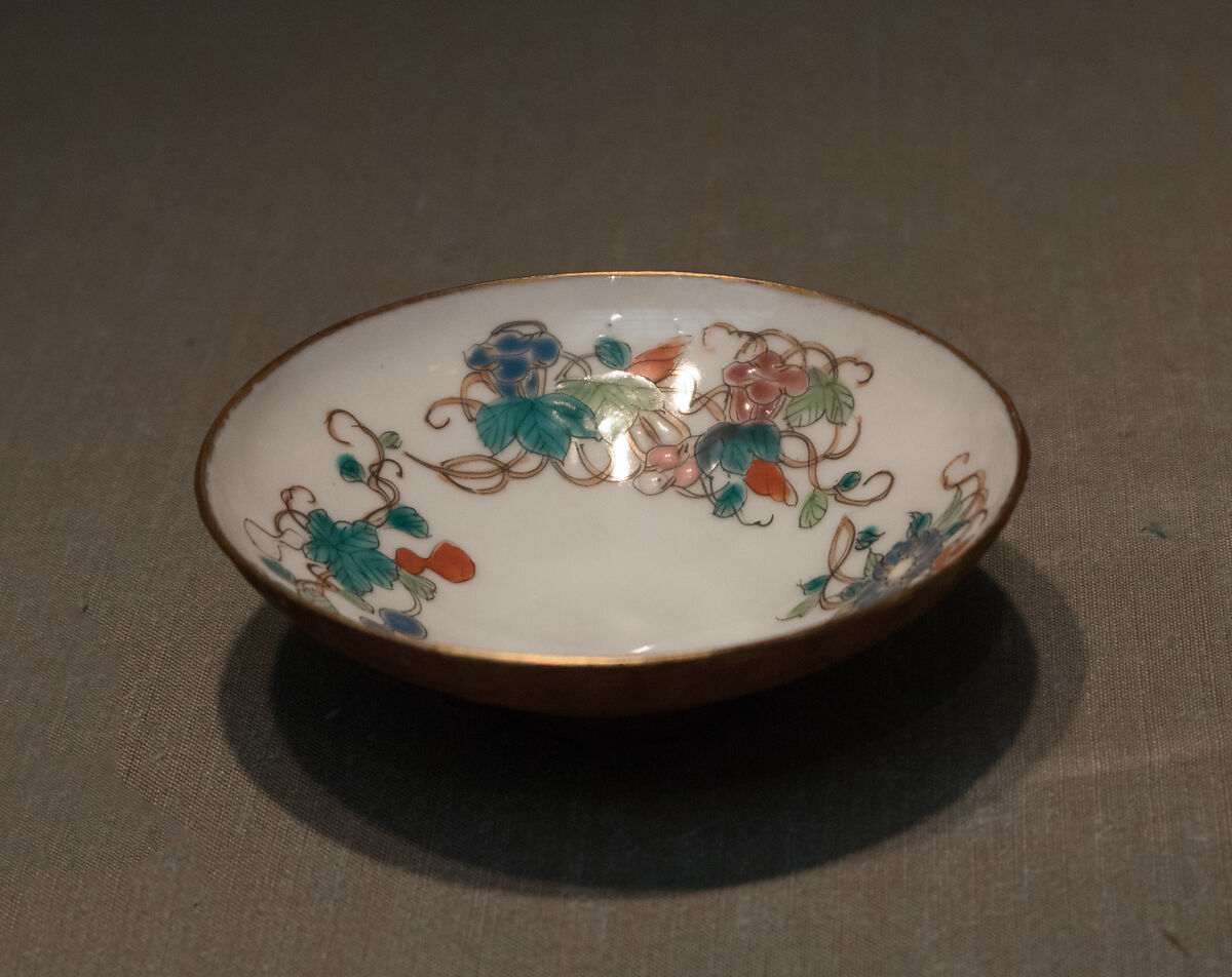 Saucer with Floral Design and Basketry Exterior, Zōshuntei Sanpo (brand name used 1841–78), Porcelain painted with polychrome enamels over a transparent glaze; basketry exterior (Arita ware, product of Hisatomi Yojibei), Japan 