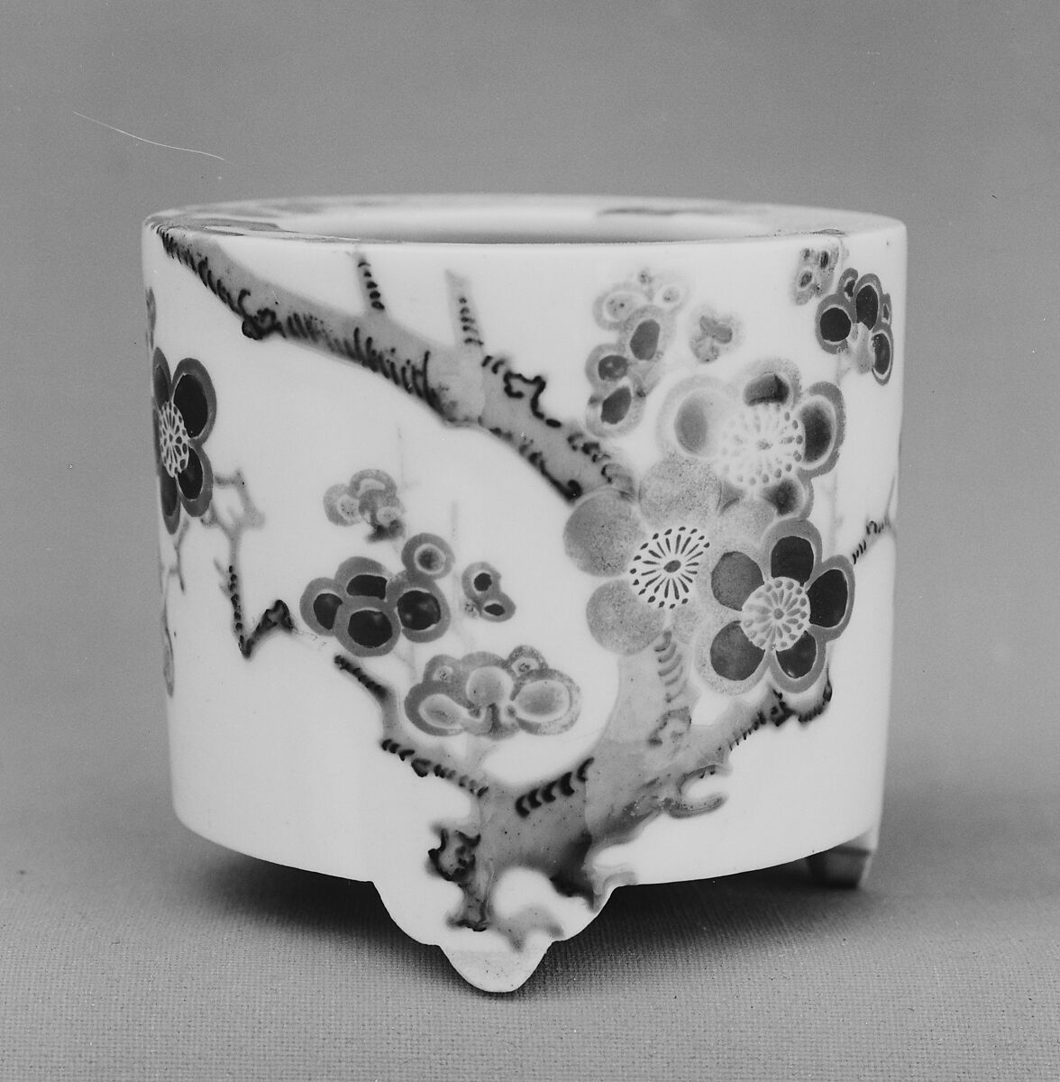Incense Burner, White porcelain decorated with polychrome enamels (Hizen ware, Kutani type), Japan 