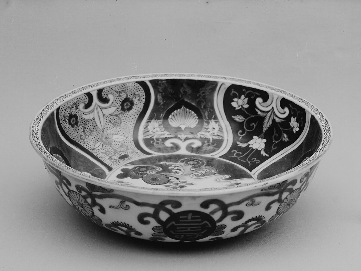 Bowl, White porcelain decorated with blue under the glaze, polychrome enamels (Arita ware), Japan 