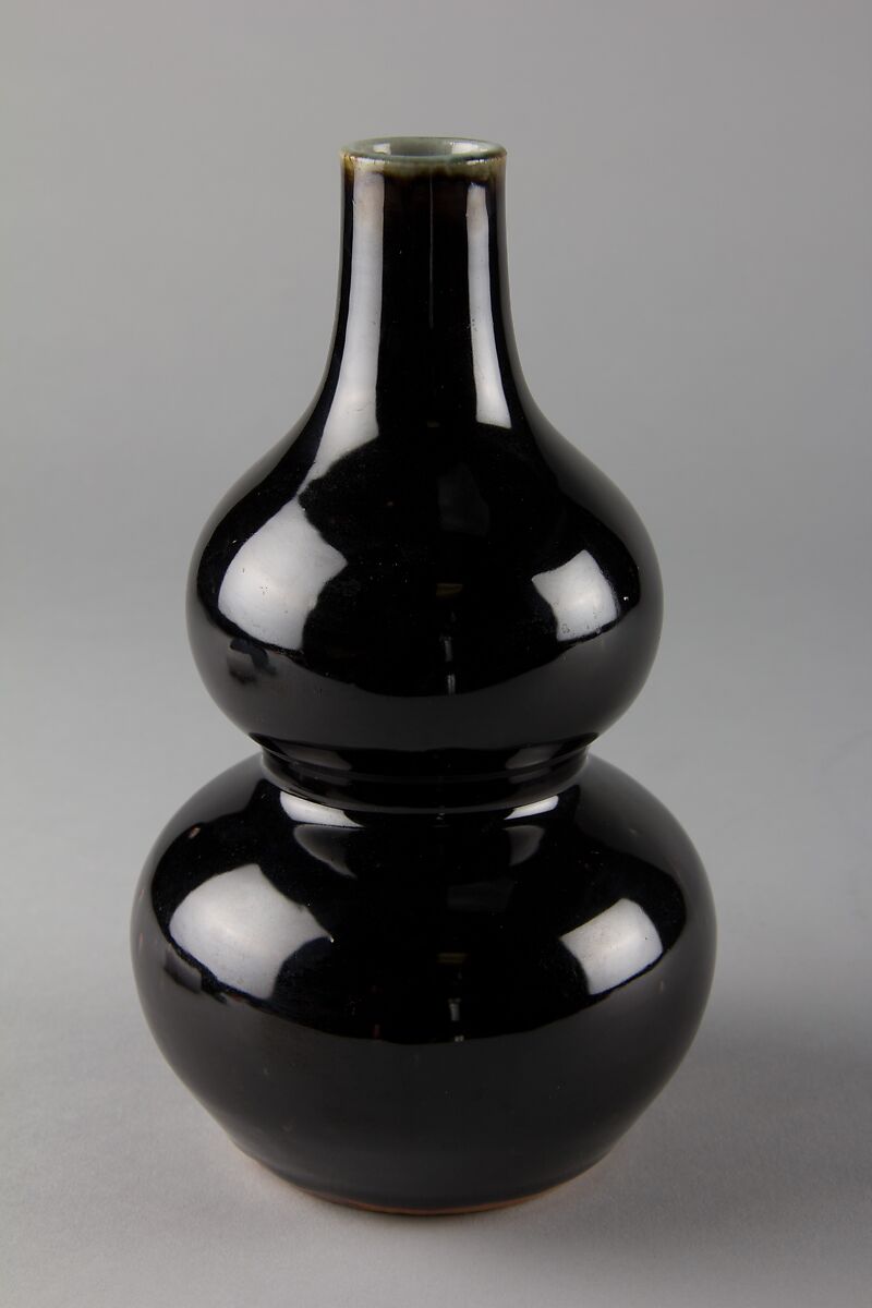 Gourd-shaped vase, Porcelain with mirror-black glaze (Jingdezhen ware), China