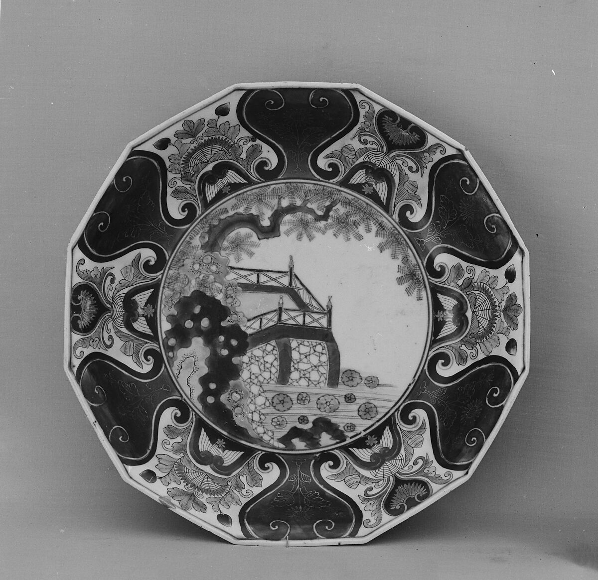 Dish with Stone Wall, Porcelain with underglaze blue and overglaze polychrome enamels, gold (Arita ware, Imari type), Japan 