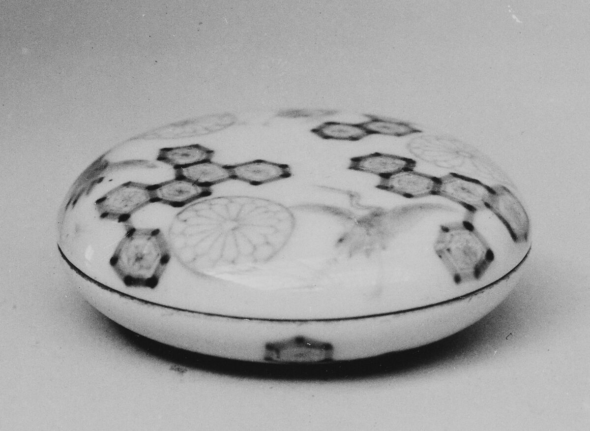 Box with cover, Porcelain decorated with blue under the glaze (Arita ware, Imari type), Japan 