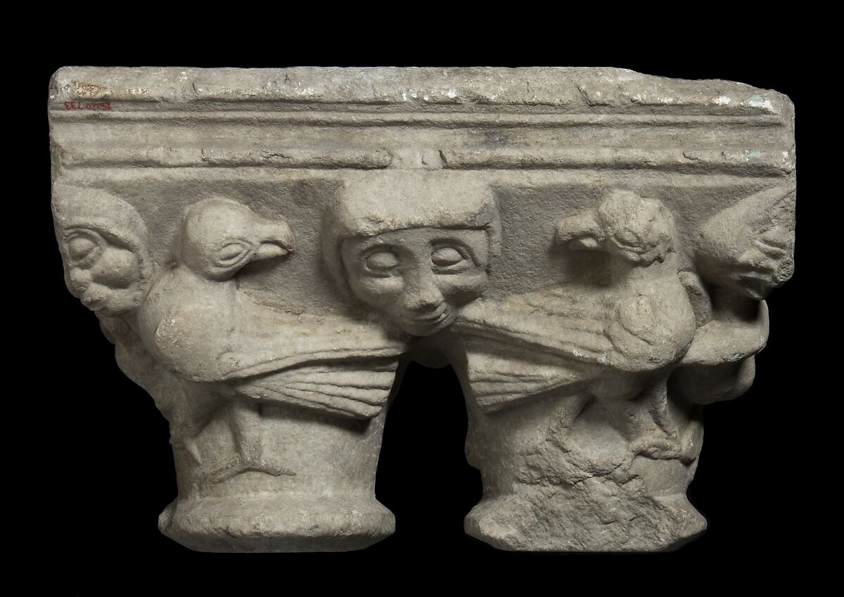 Double Capital, Gray marble, French
